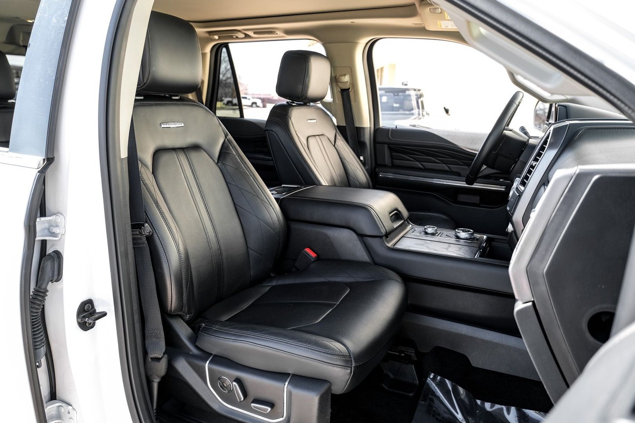 Ford Expedition Vehicle Main Gallery Image 34