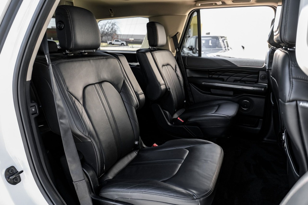 Ford Expedition Vehicle Main Gallery Image 35