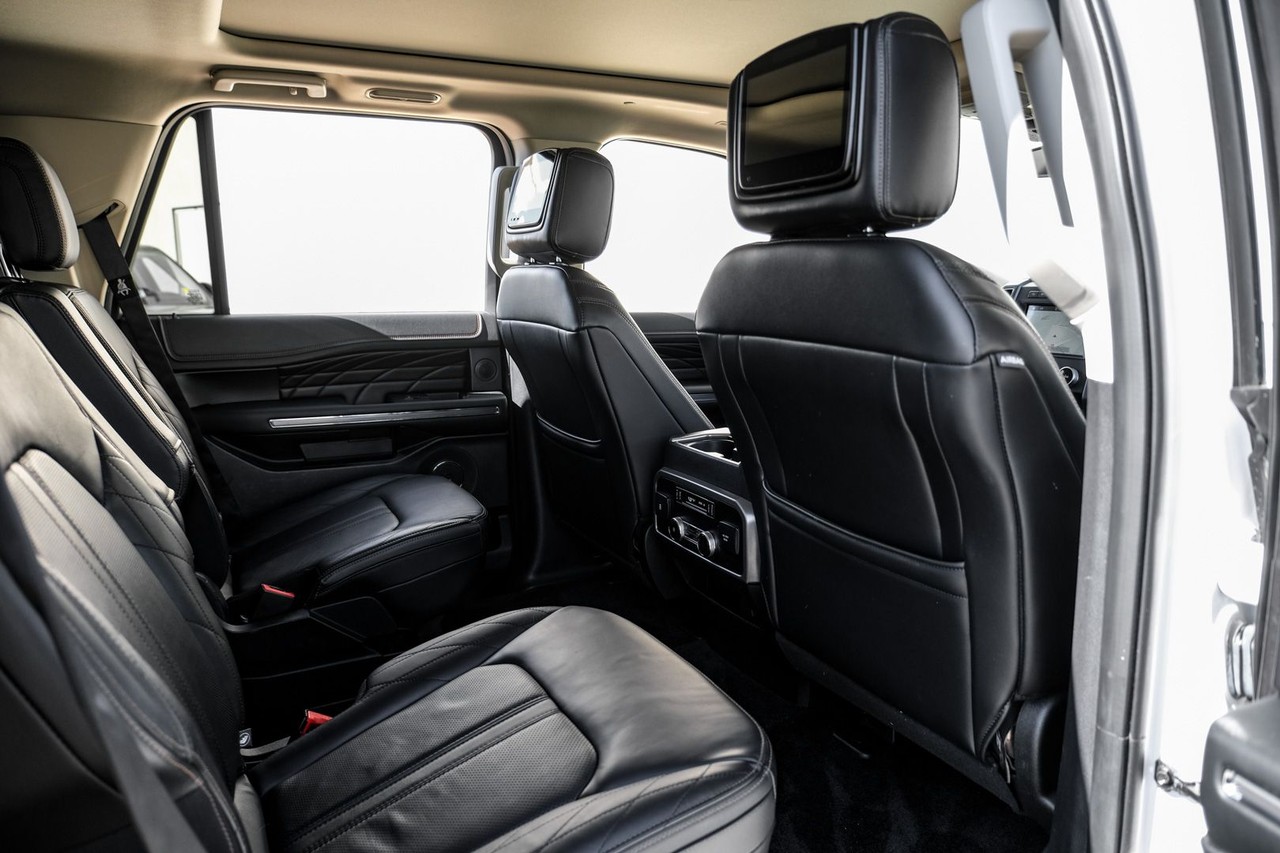 Ford Expedition Vehicle Main Gallery Image 36