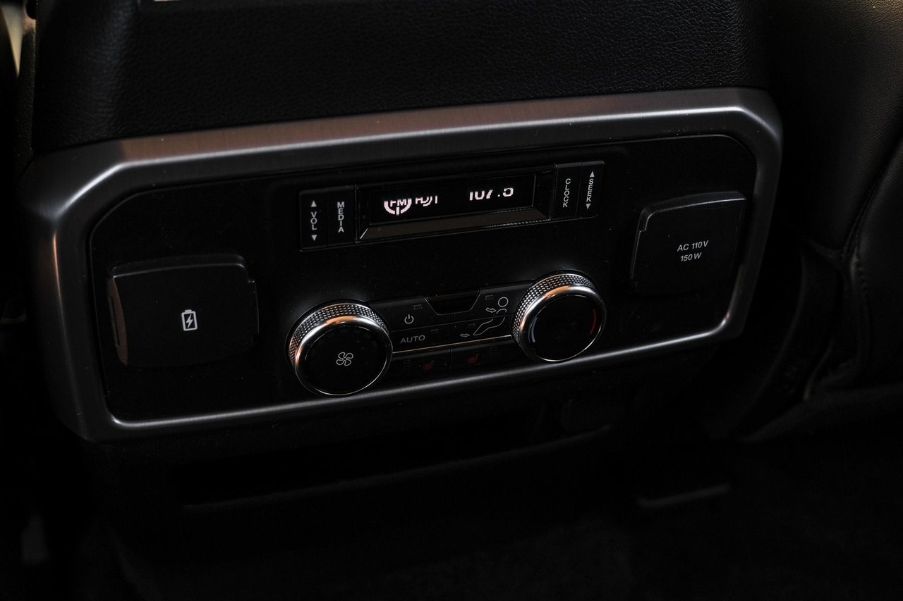 Ford Expedition Vehicle Main Gallery Image 38