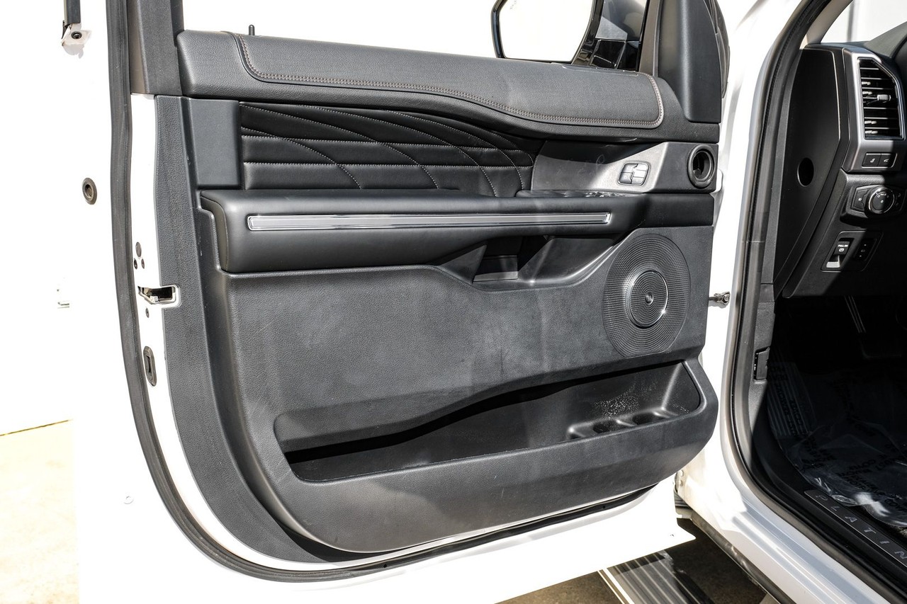 Ford Expedition Vehicle Main Gallery Image 44