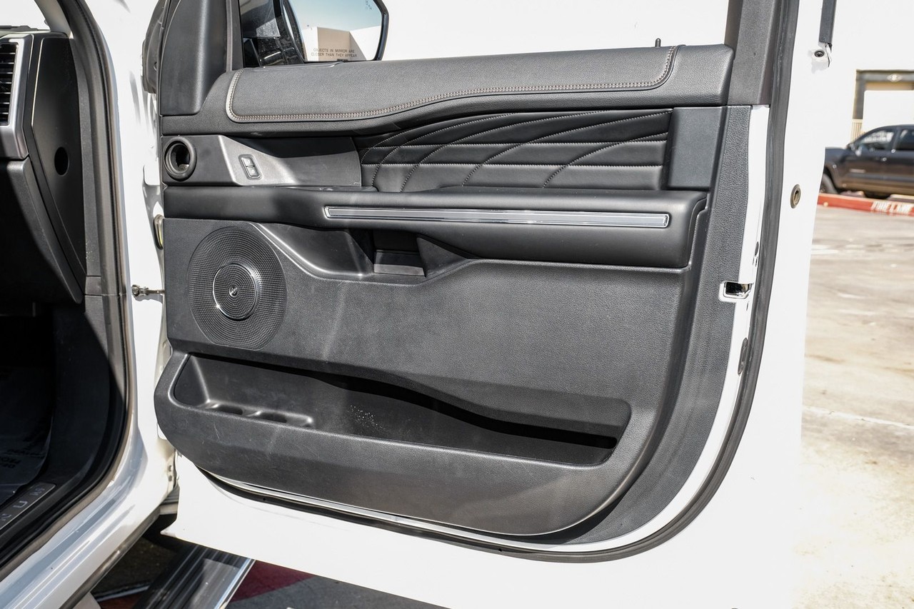 Ford Expedition Vehicle Main Gallery Image 46