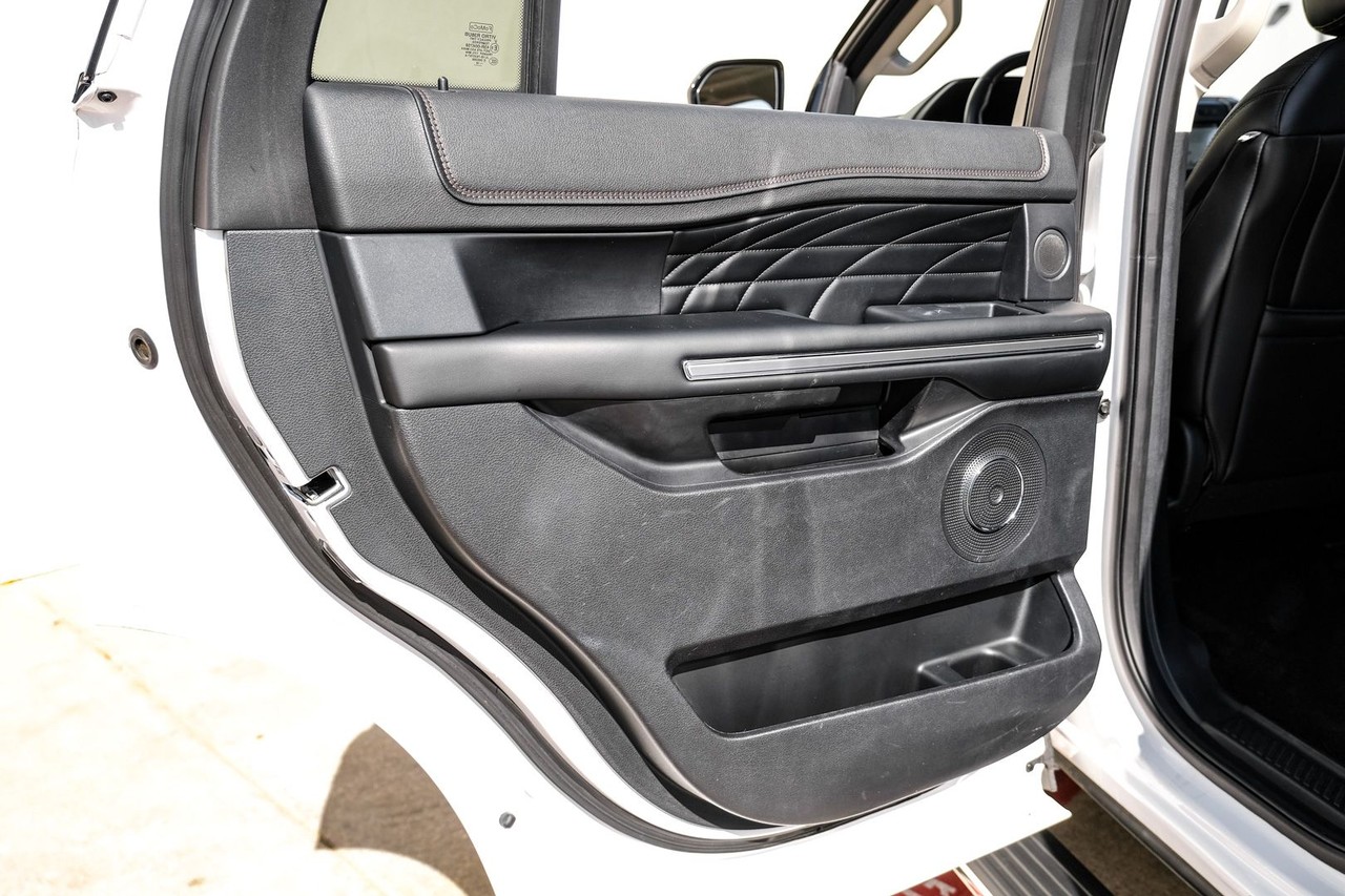 Ford Expedition Vehicle Main Gallery Image 47