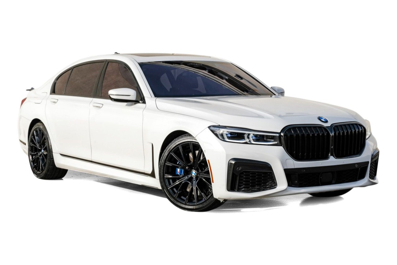 BMW M760i xDrive Vehicle Main Gallery Image 07