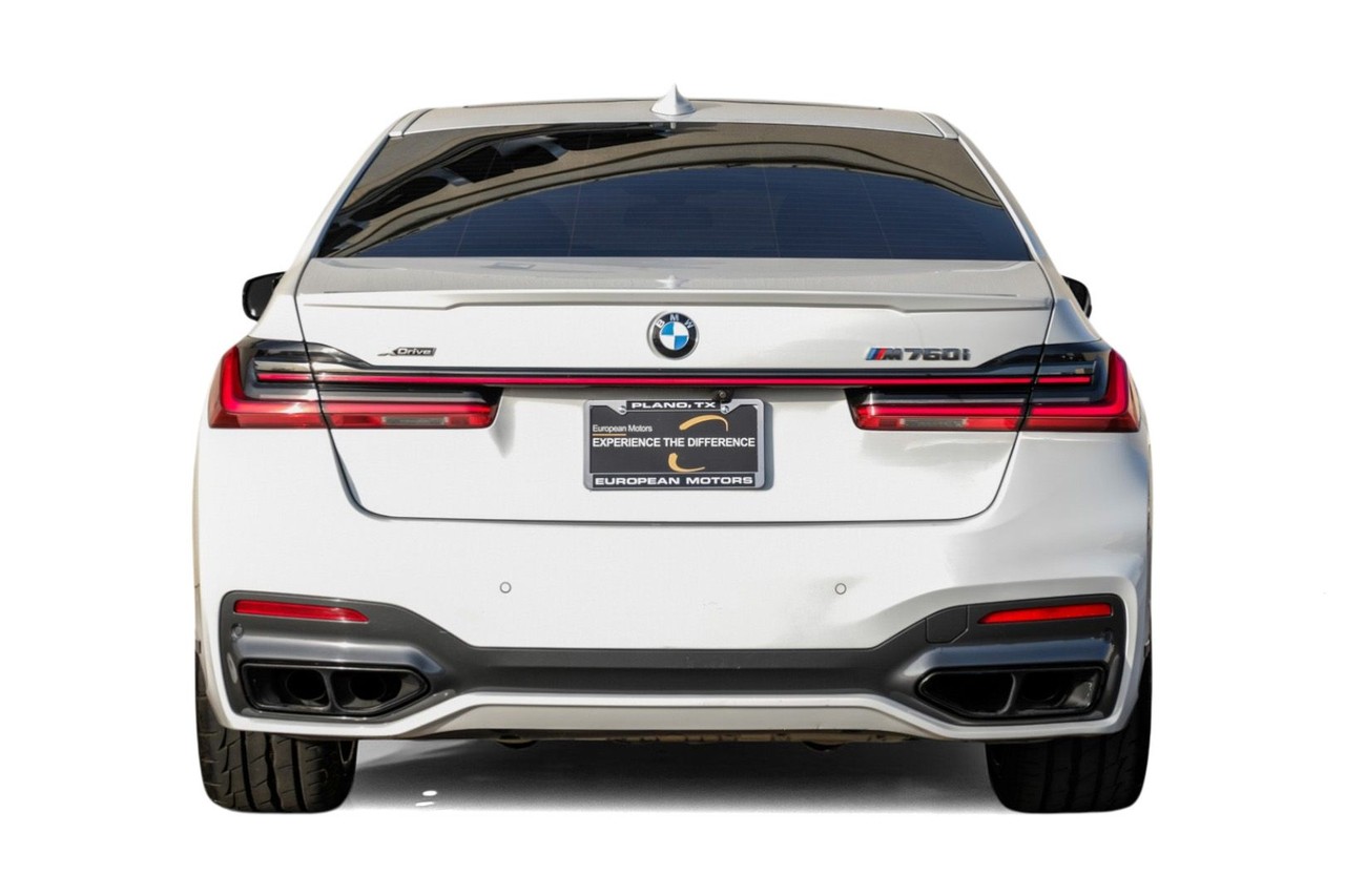 BMW M760i xDrive Vehicle Main Gallery Image 10