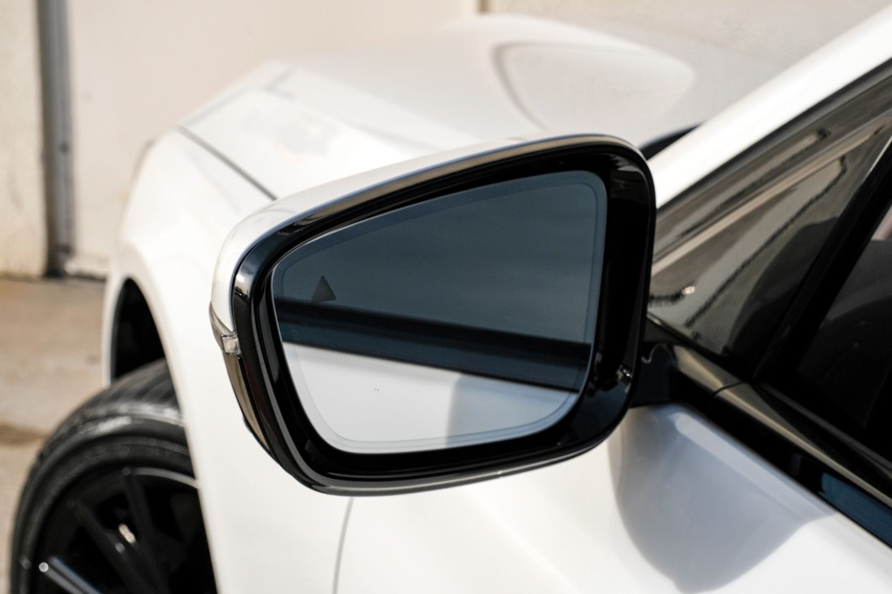 BMW M760i xDrive Vehicle Main Gallery Image 41