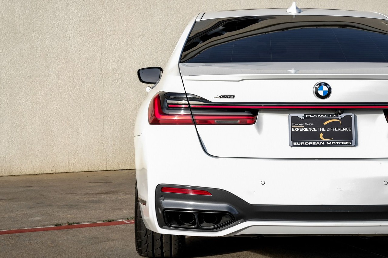 BMW M760i xDrive Vehicle Main Gallery Image 48