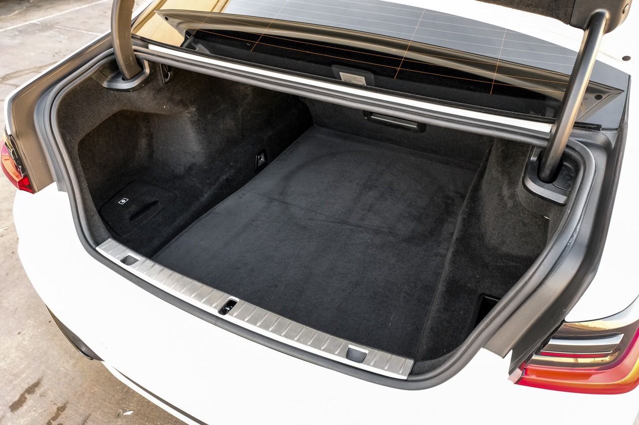 BMW M760i xDrive Vehicle Main Gallery Image 49