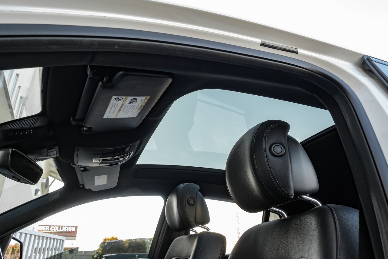 Mercedes-Benz GLE Vehicle Main Gallery Image 05