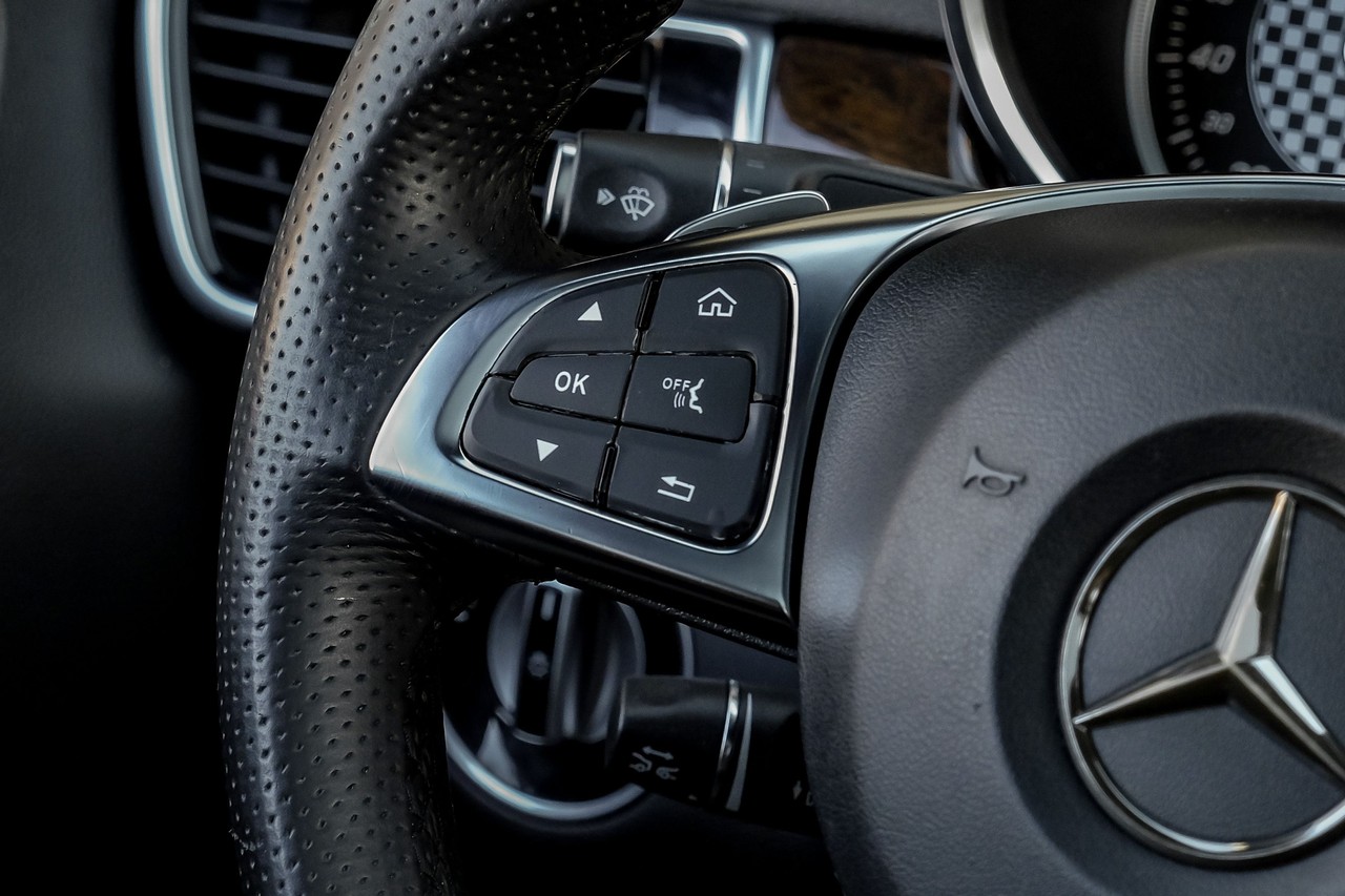 Mercedes-Benz GLE Vehicle Main Gallery Image 18