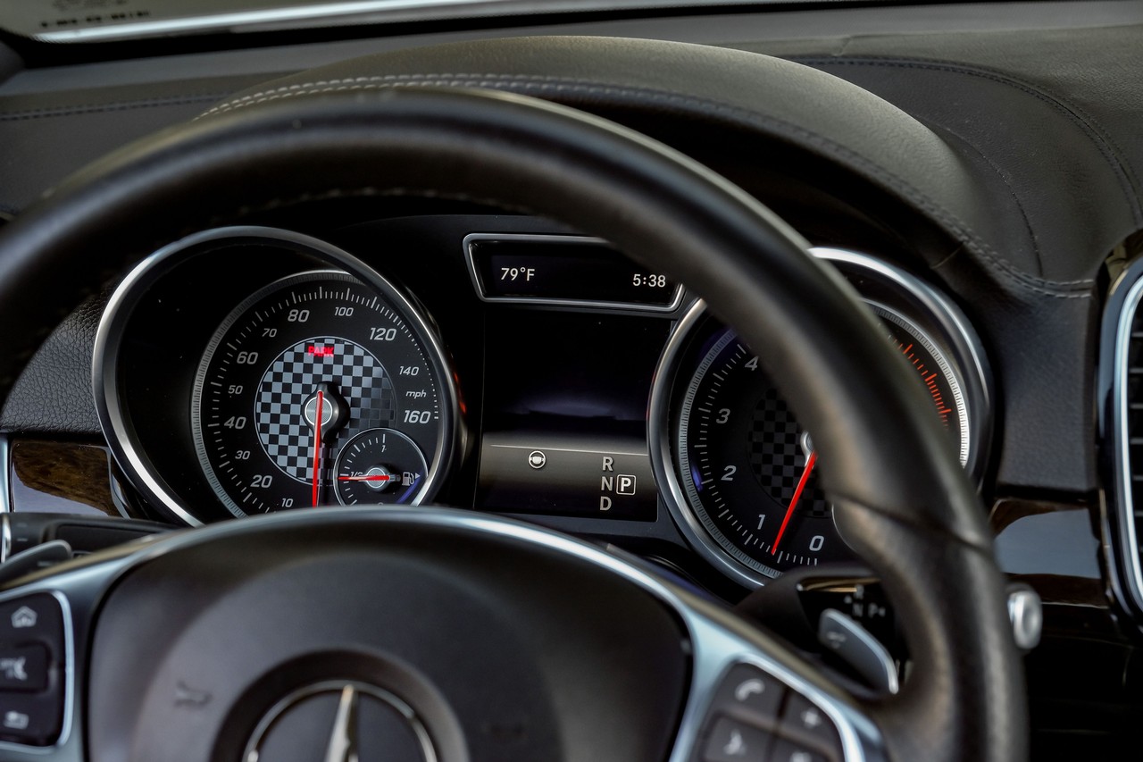 Mercedes-Benz GLE Vehicle Main Gallery Image 20