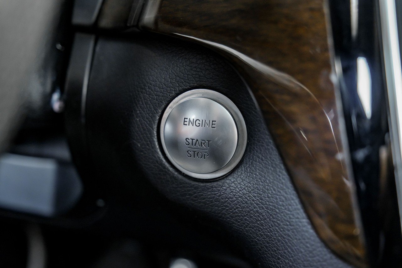 Mercedes-Benz GLE Vehicle Main Gallery Image 23