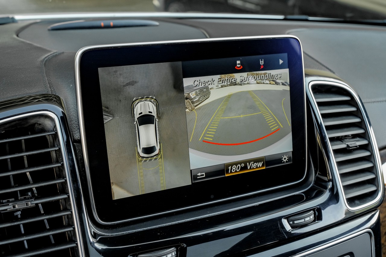 Mercedes-Benz GLE Vehicle Main Gallery Image 24