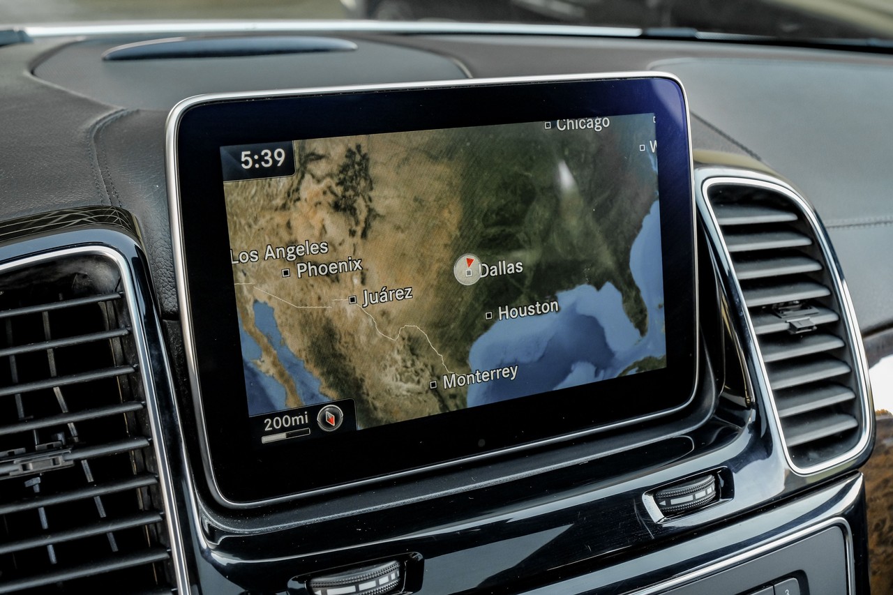 Mercedes-Benz GLE Vehicle Main Gallery Image 25