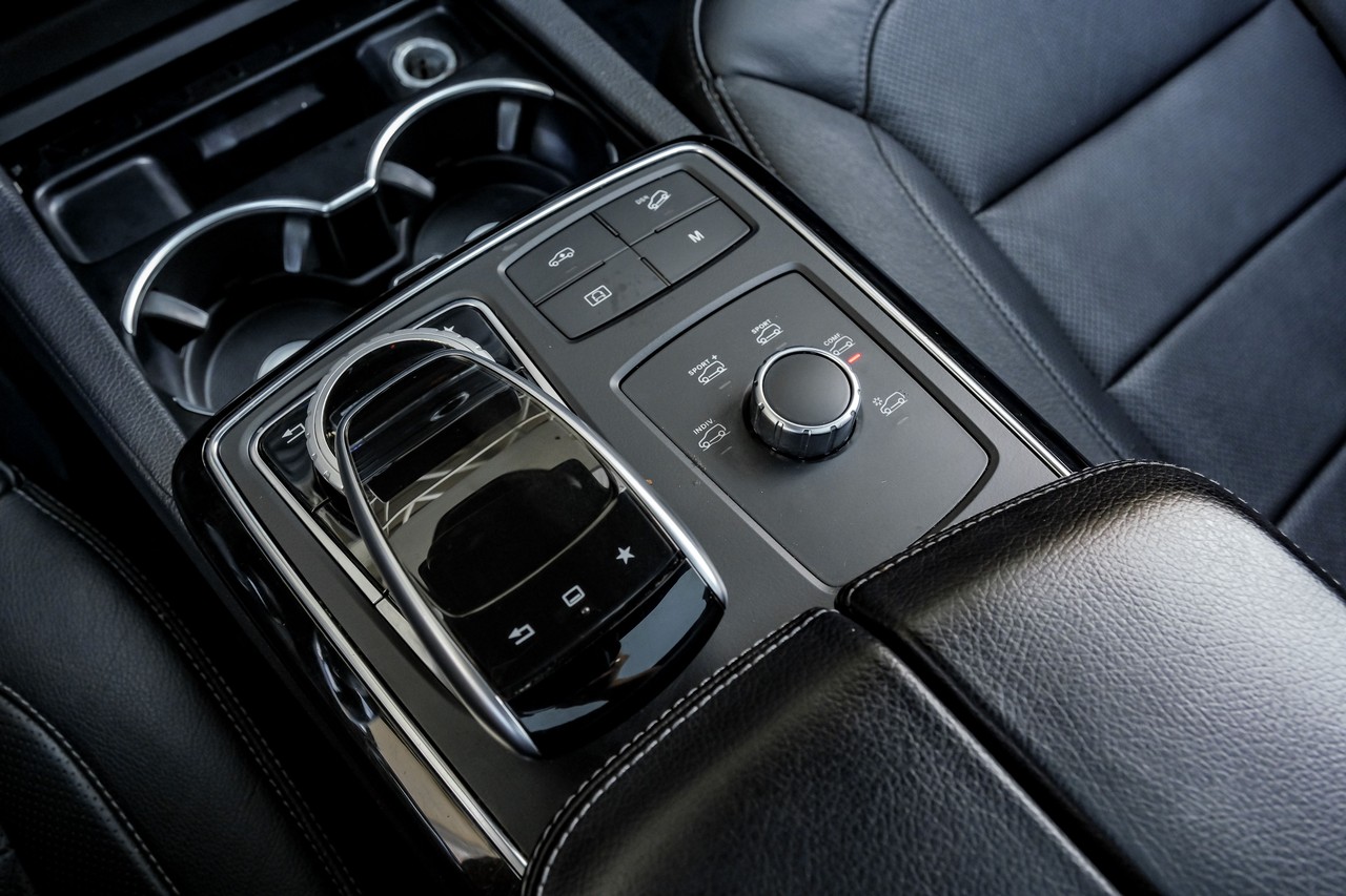 Mercedes-Benz GLE Vehicle Main Gallery Image 27