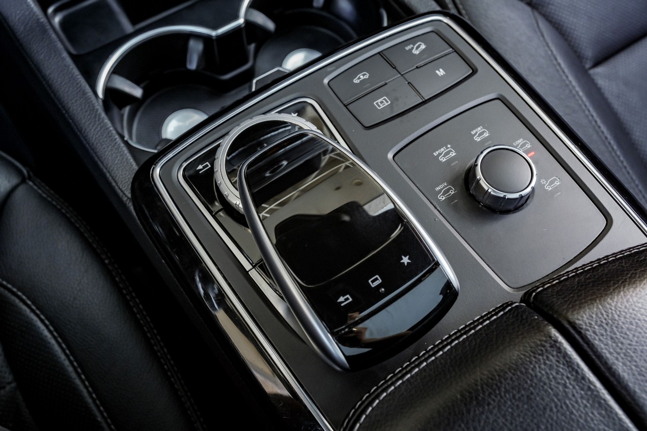 Mercedes-Benz GLE Vehicle Main Gallery Image 28