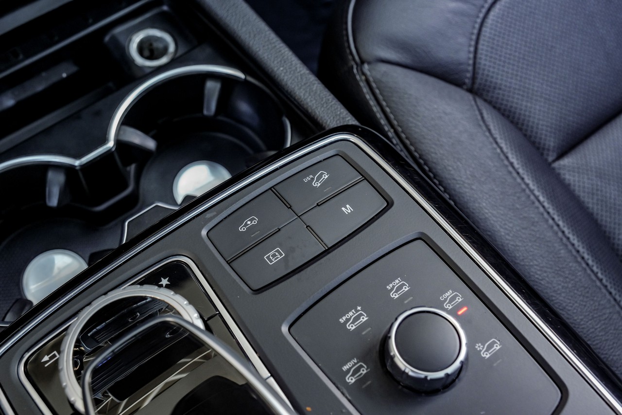 Mercedes-Benz GLE Vehicle Main Gallery Image 29