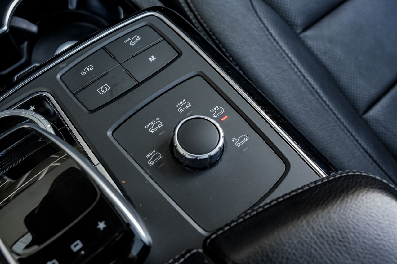 Mercedes-Benz GLE Vehicle Main Gallery Image 30