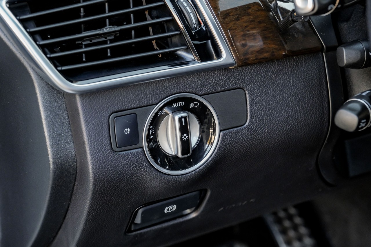 Mercedes-Benz GLE Vehicle Main Gallery Image 33