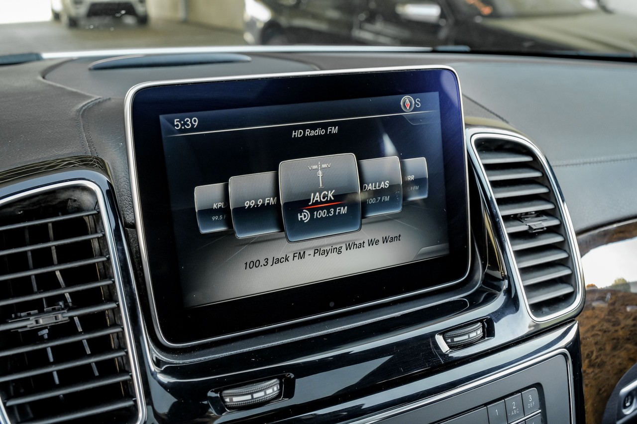 Mercedes-Benz GLE Vehicle Main Gallery Image 34