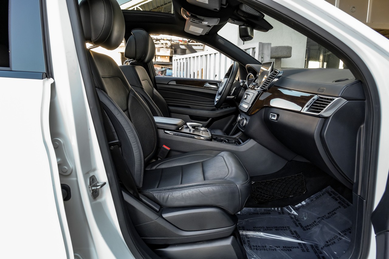 Mercedes-Benz GLE Vehicle Main Gallery Image 40