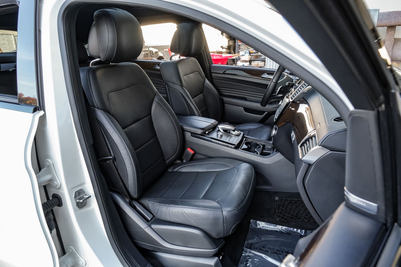 Mercedes-Benz GLE Vehicle Main Gallery Image 41