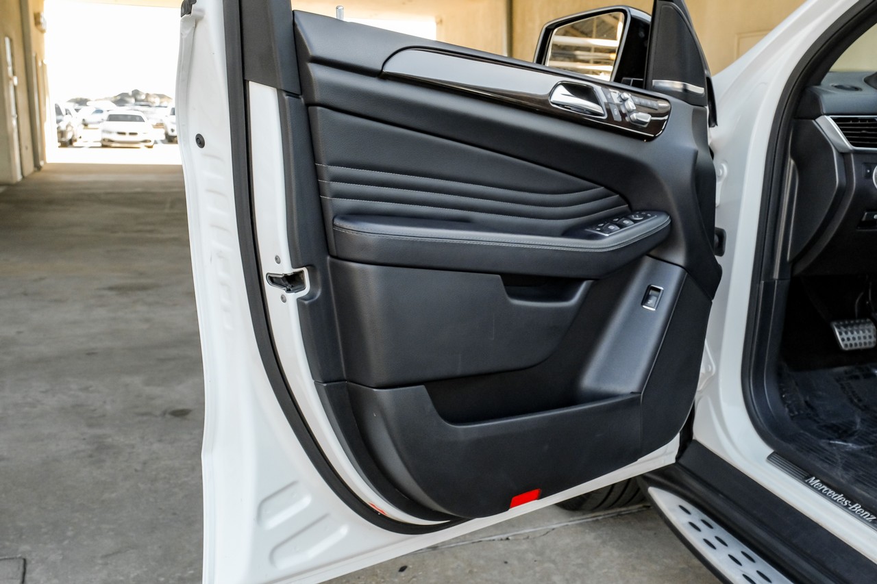 Mercedes-Benz GLE Vehicle Main Gallery Image 48