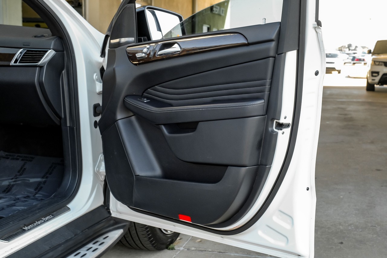 Mercedes-Benz GLE Vehicle Main Gallery Image 52