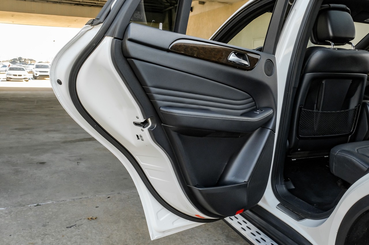 Mercedes-Benz GLE Vehicle Main Gallery Image 53