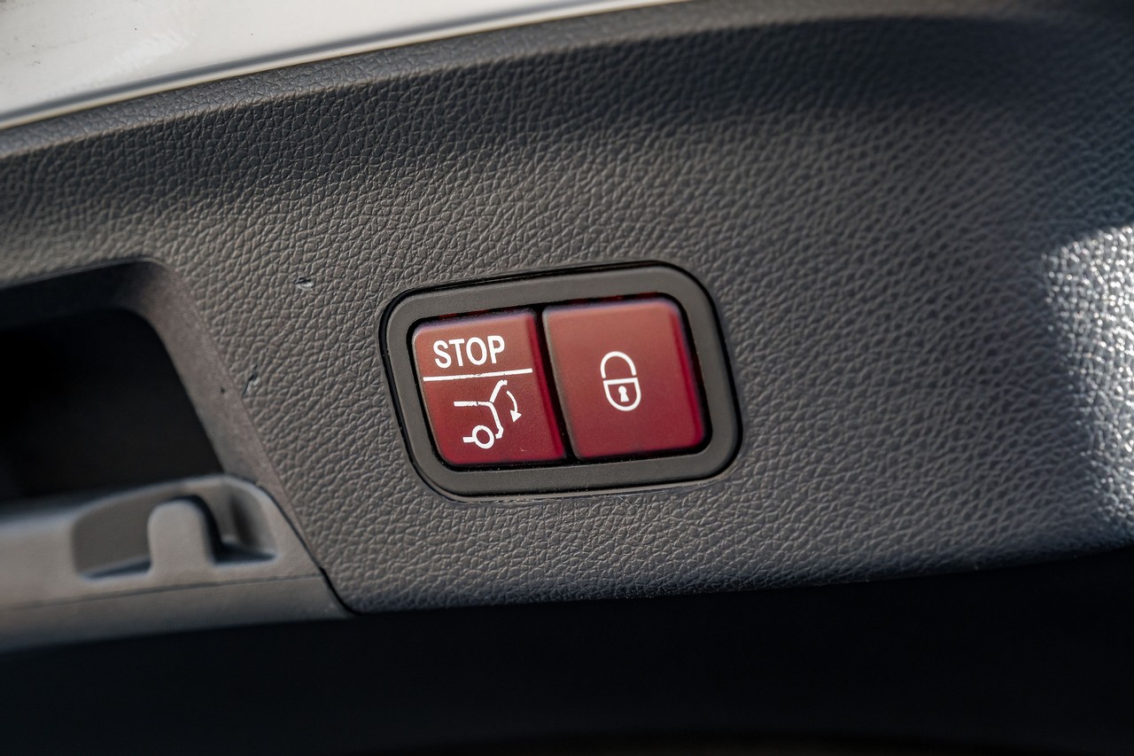 Mercedes-Benz GLE Vehicle Main Gallery Image 63