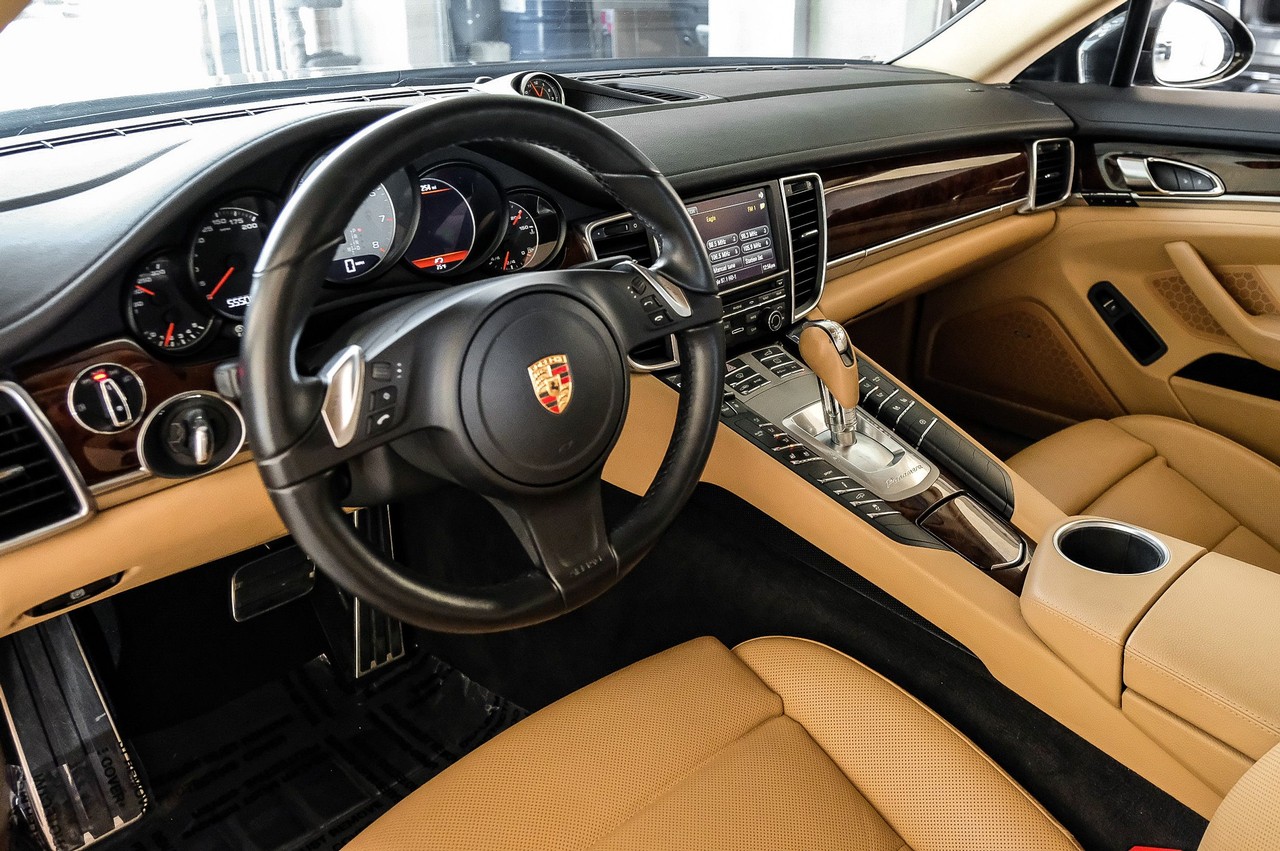 Porsche Panamera Vehicle Main Gallery Image 03