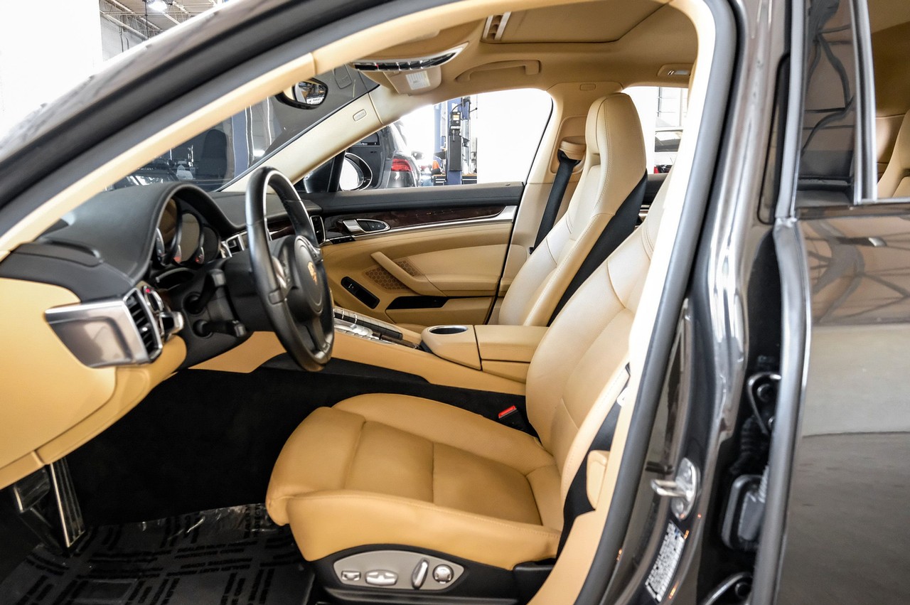 Porsche Panamera Vehicle Main Gallery Image 04