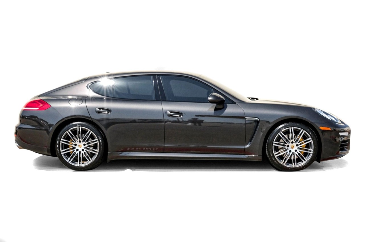 Porsche Panamera Vehicle Main Gallery Image 08