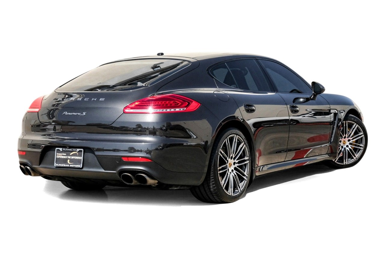 Porsche Panamera Vehicle Main Gallery Image 09
