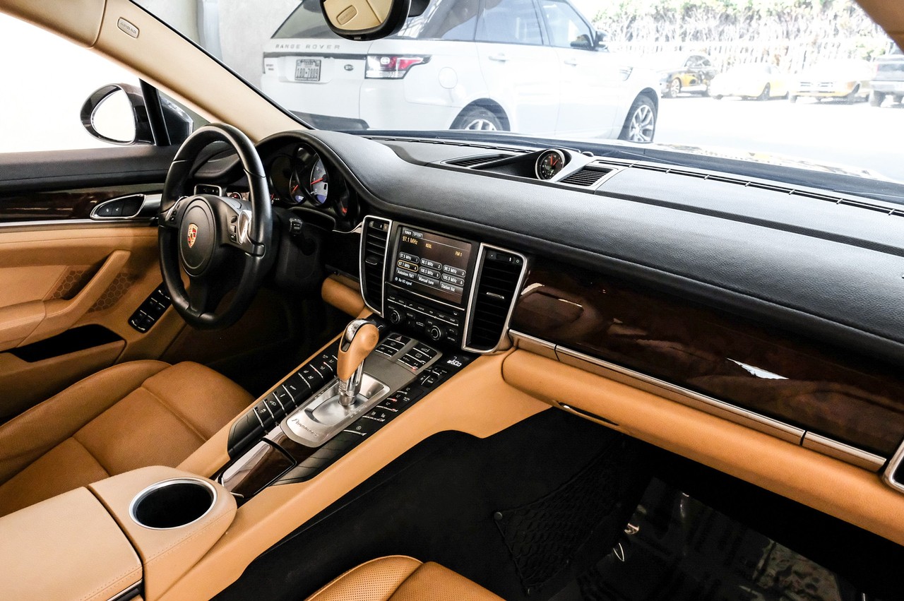 Porsche Panamera Vehicle Main Gallery Image 13