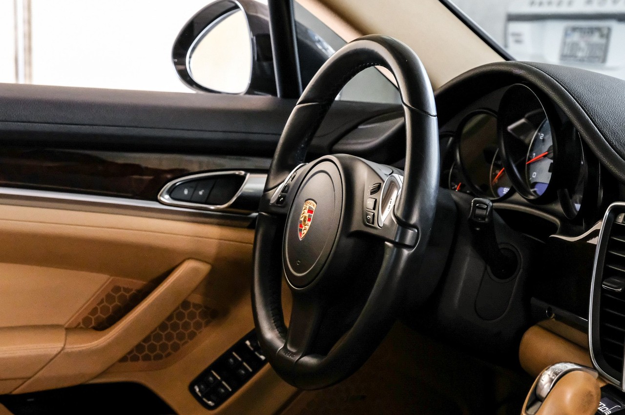 Porsche Panamera Vehicle Main Gallery Image 14