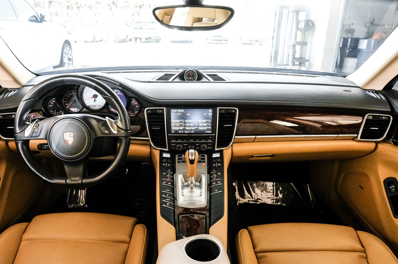 Porsche Panamera Vehicle Main Gallery Image 15