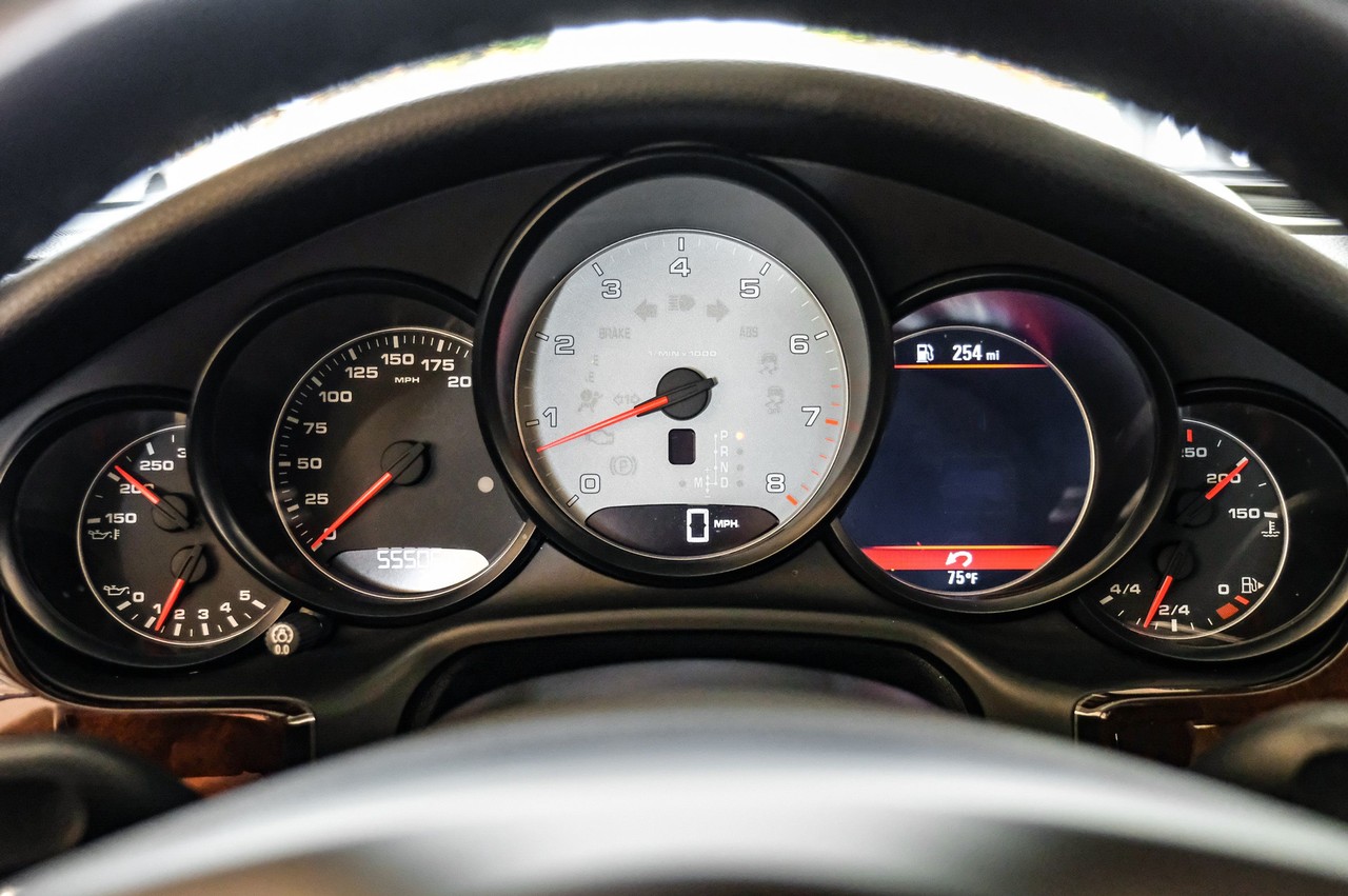 Porsche Panamera Vehicle Main Gallery Image 18