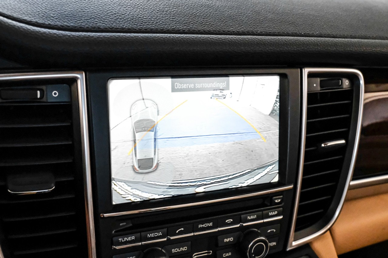 Porsche Panamera Vehicle Main Gallery Image 20