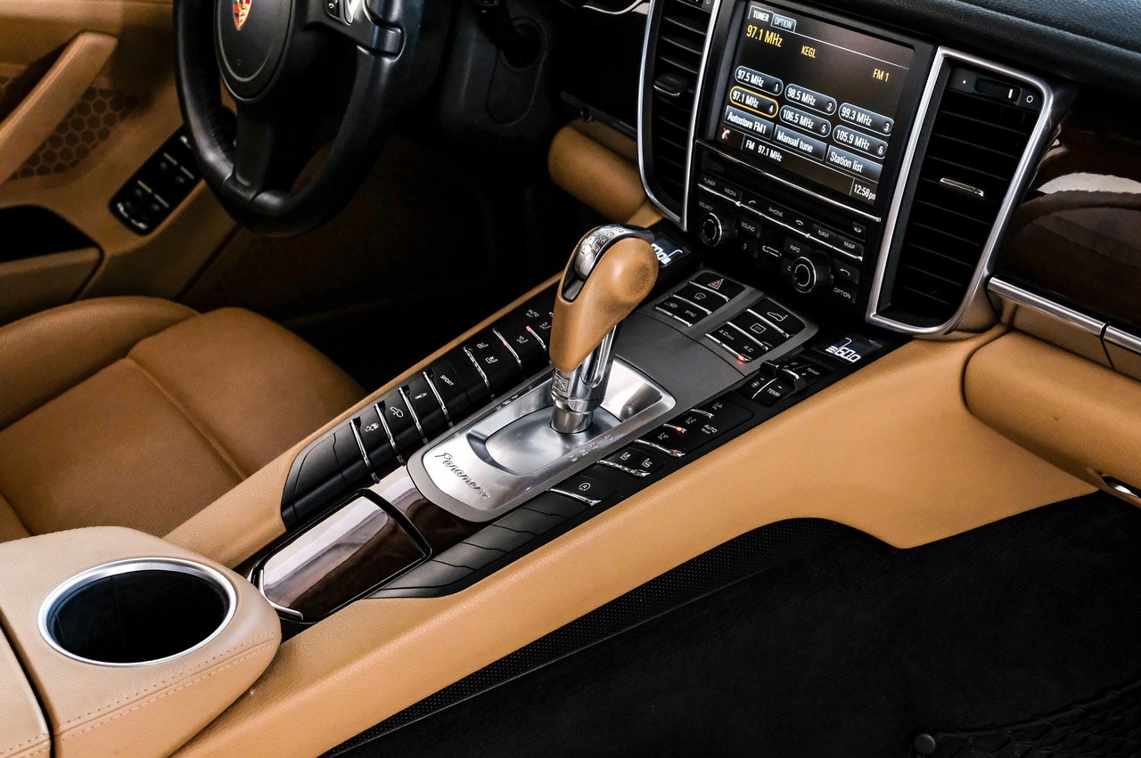 Porsche Panamera Vehicle Main Gallery Image 21