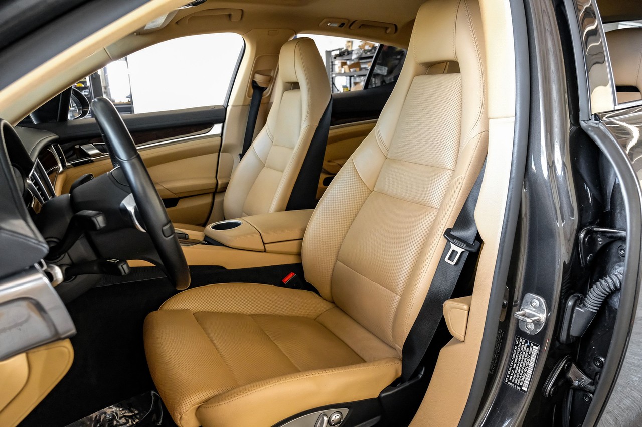 Porsche Panamera Vehicle Main Gallery Image 31