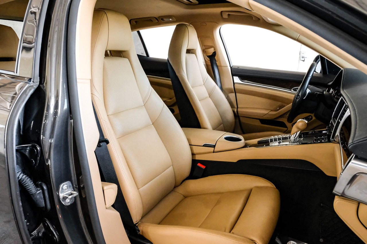 Porsche Panamera Vehicle Main Gallery Image 34