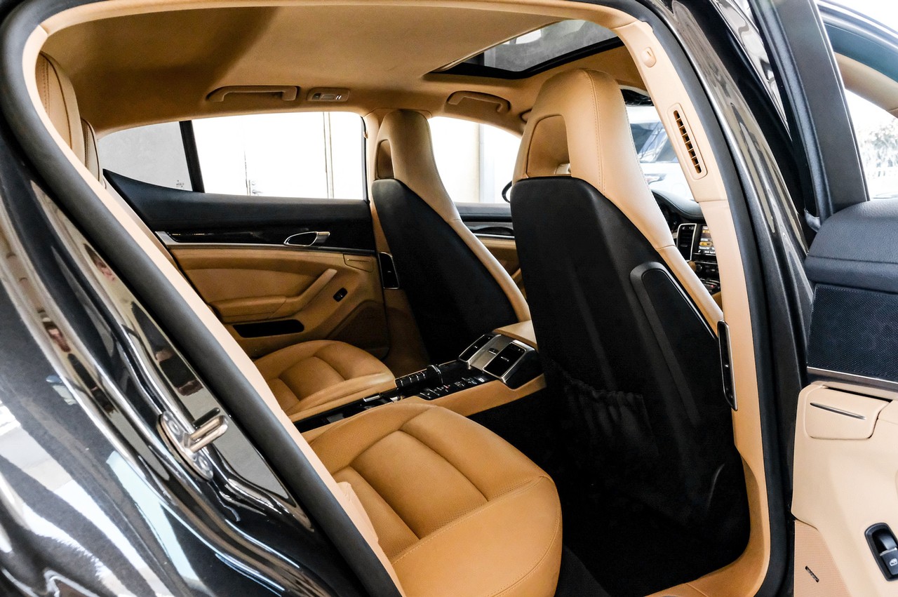 Porsche Panamera Vehicle Main Gallery Image 36