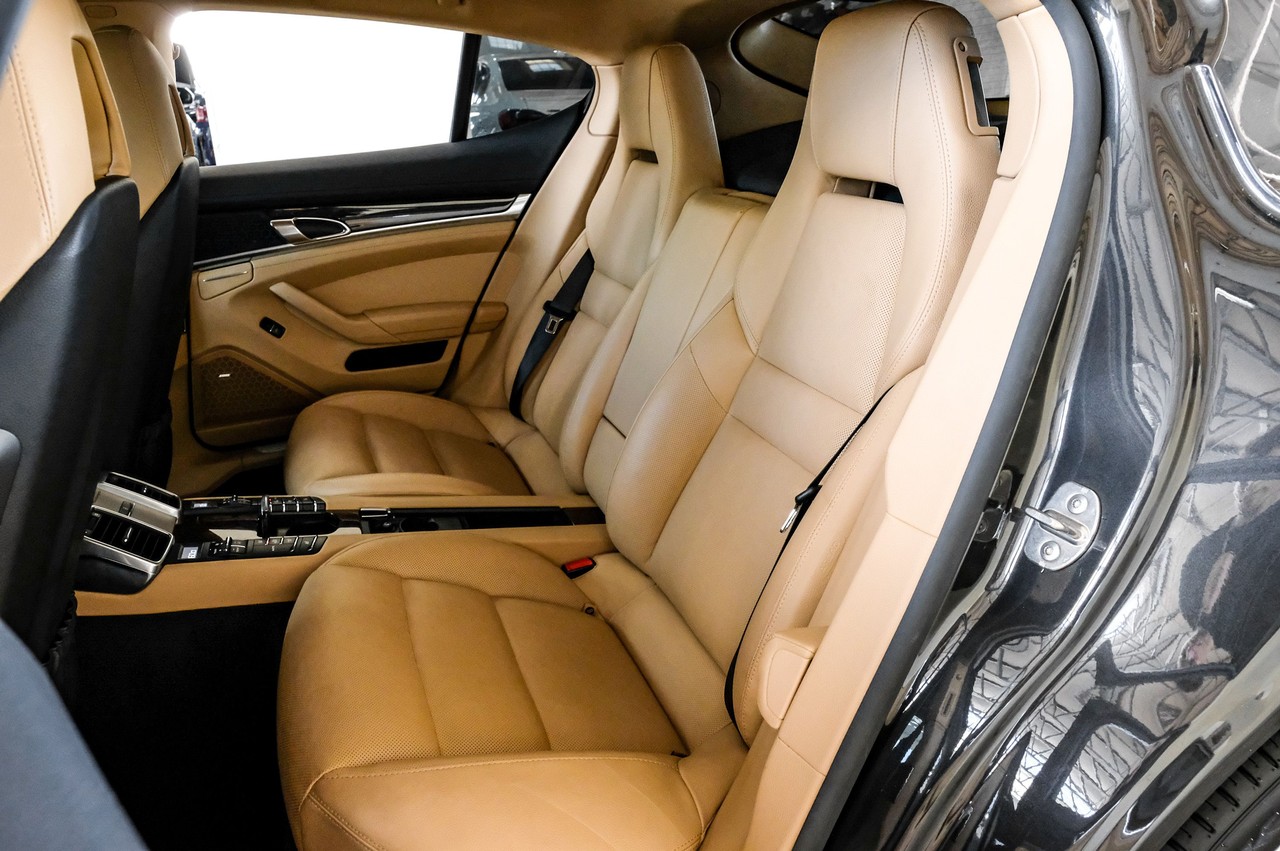 Porsche Panamera Vehicle Main Gallery Image 38