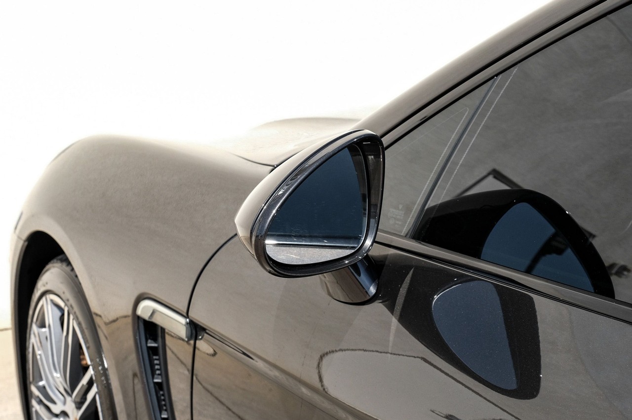 Porsche Panamera Vehicle Main Gallery Image 40