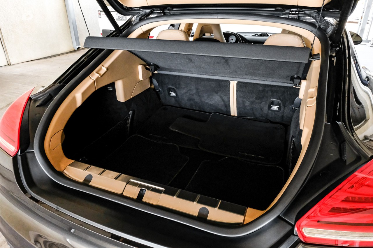 Porsche Panamera Vehicle Main Gallery Image 46