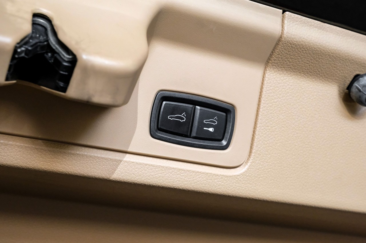 Porsche Panamera Vehicle Main Gallery Image 48