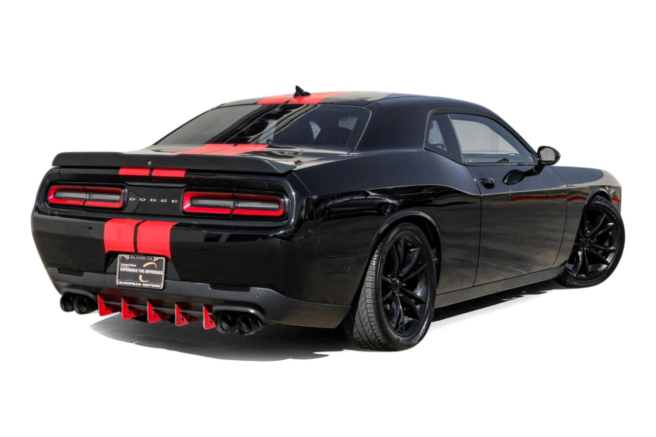 Dodge Challenger Vehicle Main Gallery Image 08