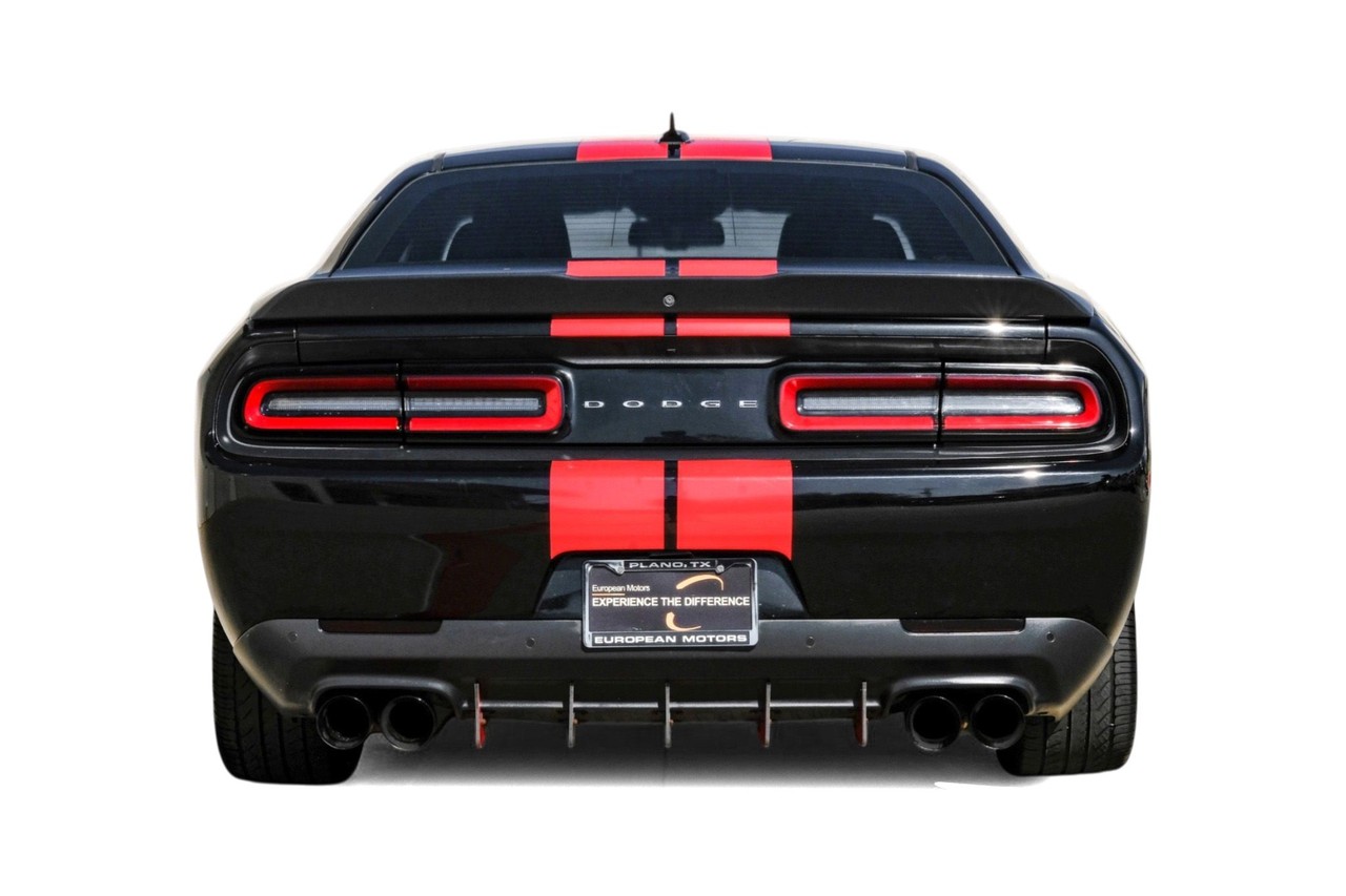 Dodge Challenger Vehicle Main Gallery Image 09