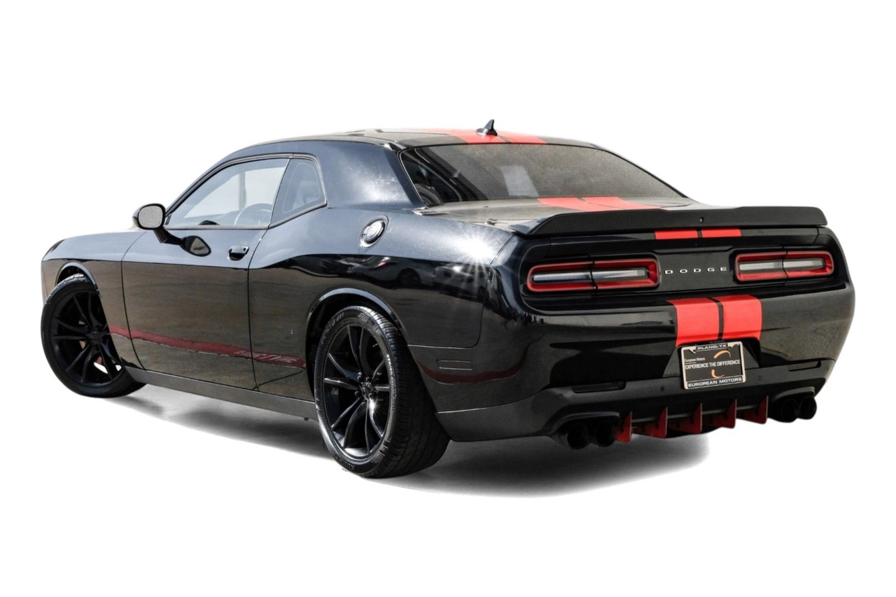 Dodge Challenger Vehicle Main Gallery Image 10